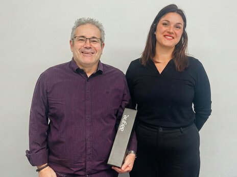 Erfolgreicher Verkauf einer Eigentumswohnung in Schaffhausen mit reasco.immo Käufer und Verkäuferin einer Eigentumswohnung in Schaffhausen mit Reasco Immobilien AG