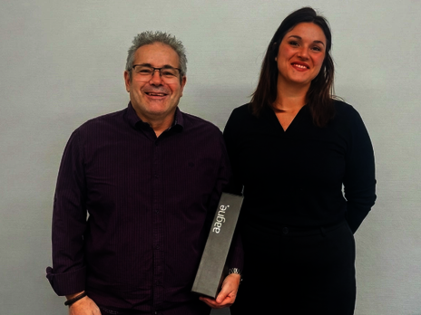 Käufer und Verkäuferin Erfolgsmitteilung Erfolgreicher Verkauf Eigentumswohnung in Schaffhausen