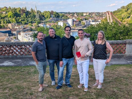 Erfolgreicher Lehrabschluss bei Reasco Immobilien AG Aleksander feiert gemeinsam mit dem Reasco Team seinen erfolgreichen Lehrabschluss als Zeichner EFZ Fachrichtung Architektur.